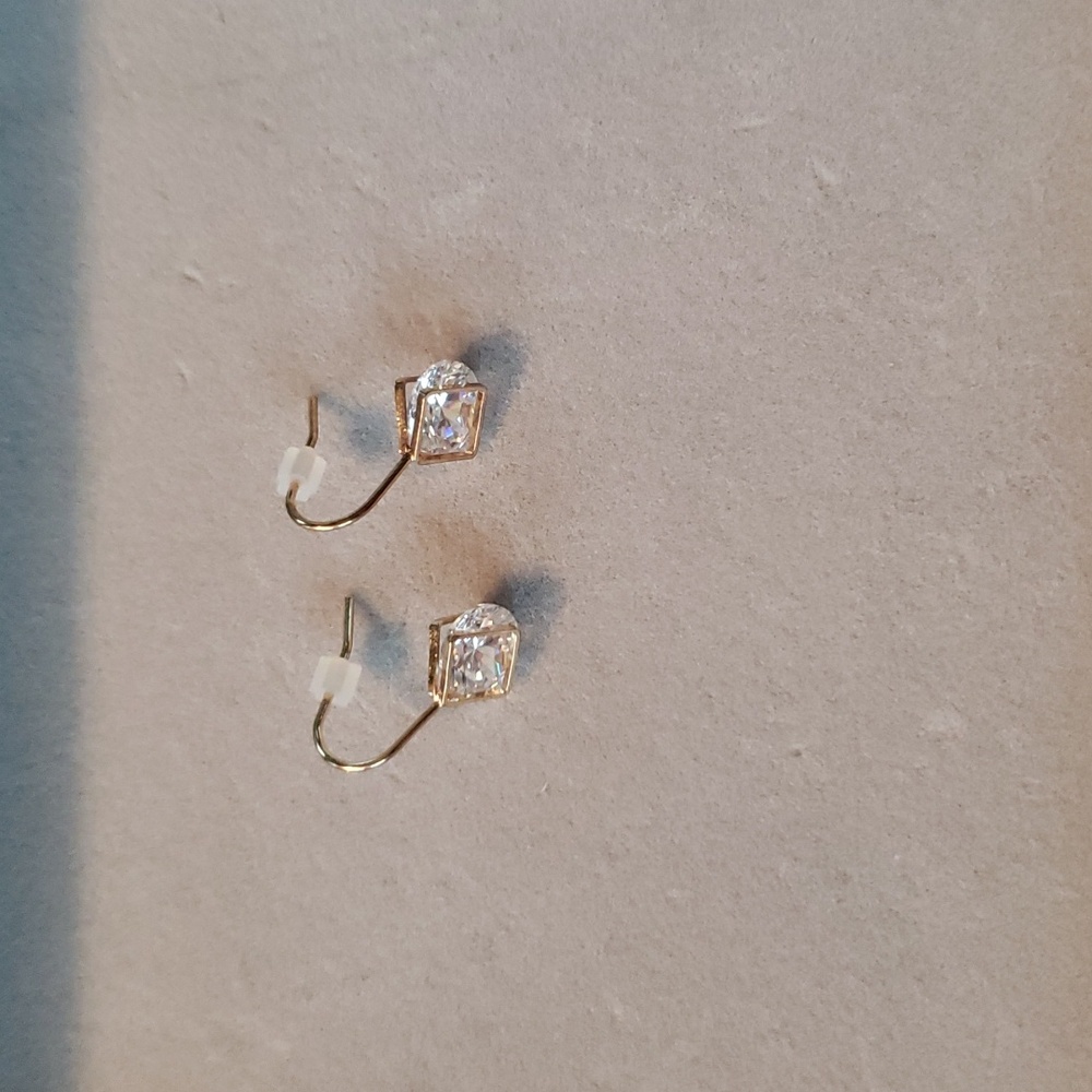58. Gold dangle earrings - Picture 2 of 5